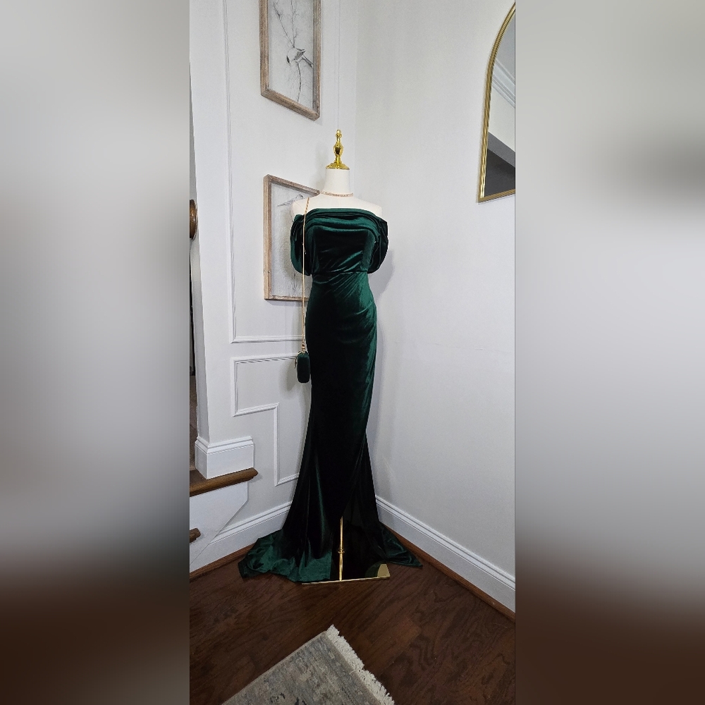 Luxurious Strapless Dark Green Velvet Gown - Picture 3 of 11